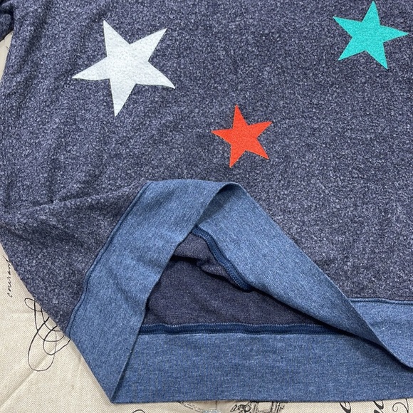 🎁 WILDFOX Star Scatter Knit Sweater - Picture 6 of 8